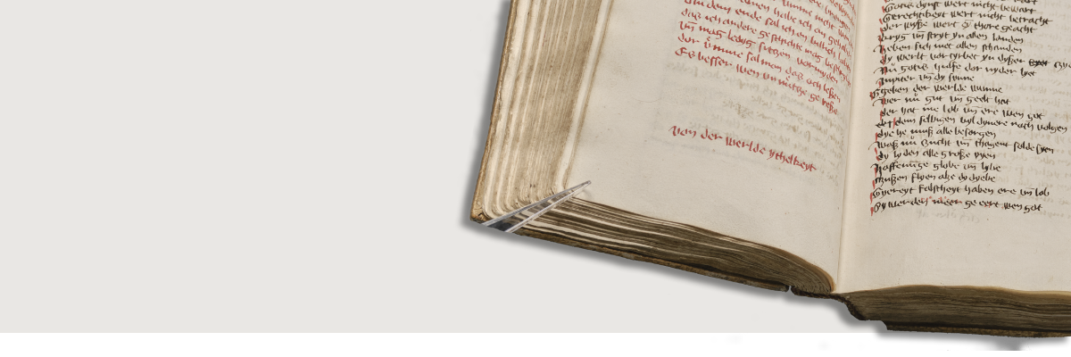 Header-Grafik mit aufgeschlagener Handschrift mit Schrift in roter und schwarzer Tinte.